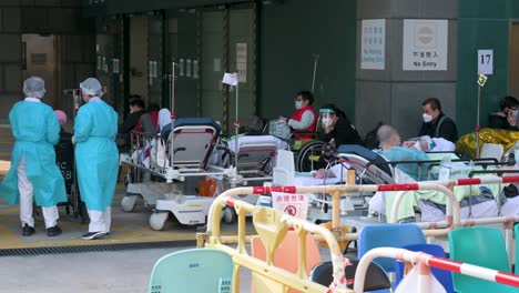 Medical-staff-attends-to-ill-patients-with-Covid-19-symptoms-as-they-lie-on-beds-in-the-street-outside-an-overcrowded-hospital-while-the-medical-system-collapses-with-hospitalizations