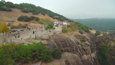 Heiliges-Kloster-Von-Varlaam-In-Meteora-Felsformation-In-Griechenland