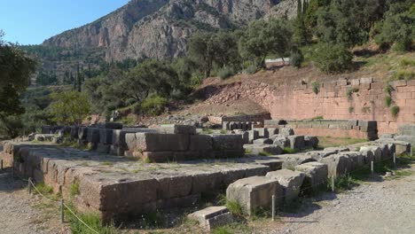 Ruinen-In-Der-Nähe-Von-Tholos-Von-Delphi-In-Griechenland