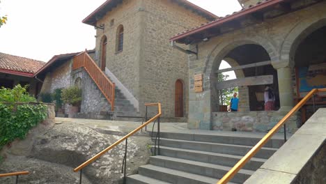 Edificios-Antiguos-Del-Santo-Monasterio-De-San-Esteban-En-La-Formación-Rocosa-De-Meteora-En-Grecia