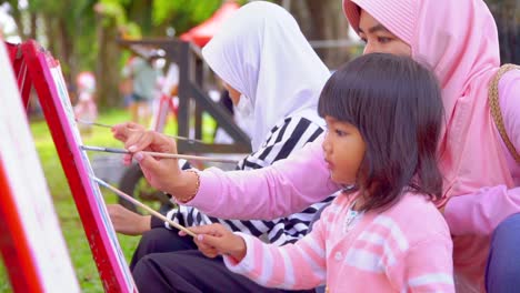 Slow-motion---Mother-and-daughter-are-painting-together