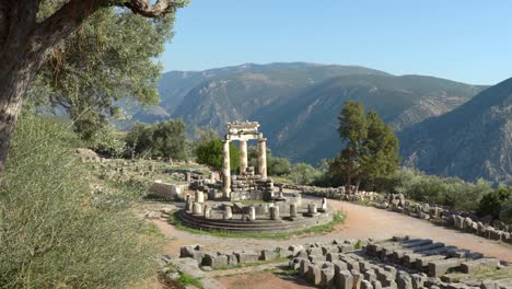 Tholos-of-Delphi-has-20-Doric-Style-columns-around-its-external-diameter-and-10-Corinthian-style-columns-in-the-interior