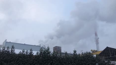 Smoke-and-steam-coming-from-chimneys-of-sugar-factory,-Malbork,-Poland