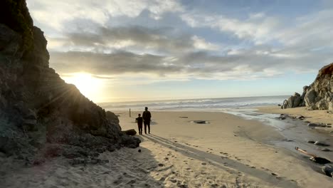 Big-Sur-Travel-And-Tourism,-Father-And-Son-Watching-The-Ocean-Sunset