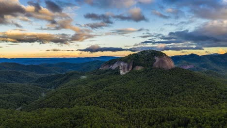 Looking-Glass-Rock-sunrise-time-lapse-in-Blue-Ridge-Mountains