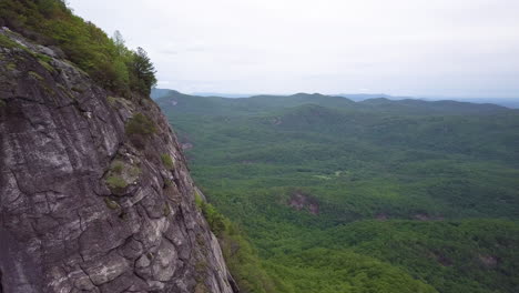 Aerial-reveal-of-Whiteside-Mountain-in-North-Carolina