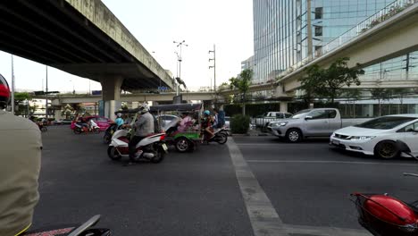 El-Tráfico-En-Bangkok-Es-Denso-Y-Suele-Estar-Paralizado