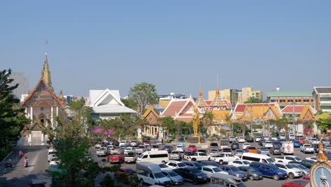 Geschäftiger-Parkplatz-In-Bangkok-An-Einem-Sonnigen-Tag