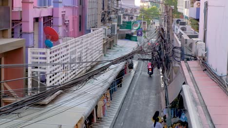 Über-Den-Straßenoberleitungen-Von-Bangkok,-Die-Zur-Verlegung-Geplant-Sind