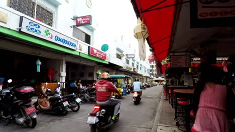 Ein-Geschäftiger-Zeitraffer,-Der-Das-Tägliche-Leben-Auf-Der-Soi-New-Plaza-In-Pattaya-Thailand-Zeigt