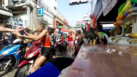 Songkran-Ist-Eine-Lustige-Und-Aufregende-Zeit-In-Thailand