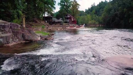 Fluss,-Der-Durch-Die-Berge-Von-North-Carolina-Fließt