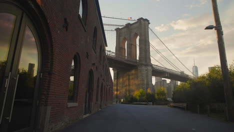 Gimbal-shot-of-the-Brooklyn-Bridge-at-golden-hour