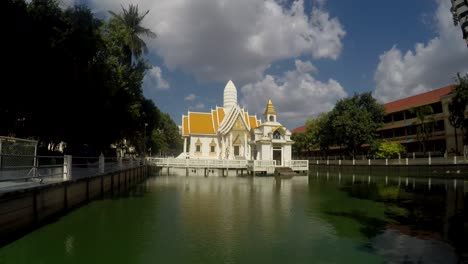 Las-Nubes-Moviéndose-Rápidamente-Sobre-Un-Templo-En-Pattaya-Tailandia