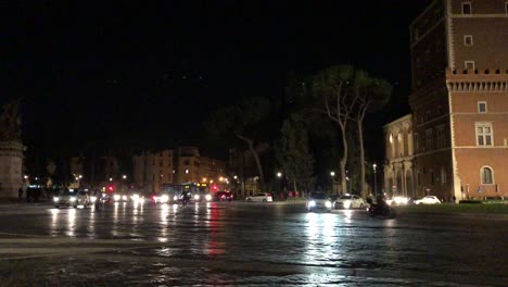 Turismo-Nocturno-En-Roma,-Italia