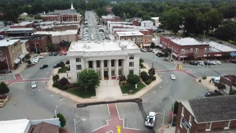 Aerial-pullout-of-Alamance-County-Courthouse-in-Graham