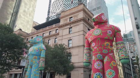 Estatuas-Florales-Gigantes-Durante-La-Celebración-Del-Año-Nuevo-Chino-En-Sydney,-Australia