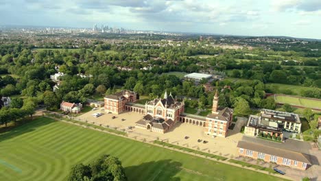 Panning-shot-of-Beautiful-University-in-London