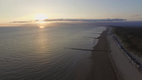 Antenne:-Der-Strand-Zwischen-Vlissingen-Und-Dishoek-Während-Des-Sonnenuntergangs