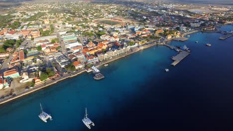 The-city-of-Kralendijk-during-sunset,-located-on-the-Caribbean-island-Bonaire