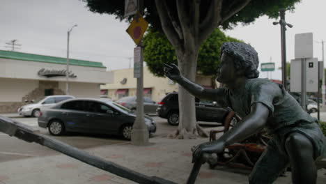 Suburban-street-with-statue-in-f.g