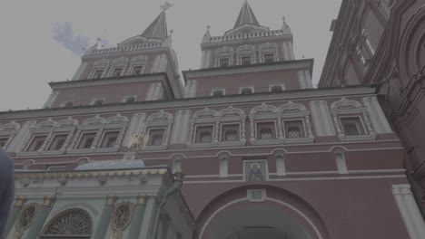 Iberisches-Tor-Und-Kapelle-Auf-Dem-Roten-Platz,-Moskau-Russland,-Niedrige-Winkelansicht
