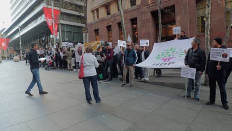 Kundgebung-In-Sydney,-Die-Gegen-Die-Entlassung-Von-Drei-Gewählten-Bürgermeistern-Durch-Die-Türkische-Regierung-Protestiert---4k