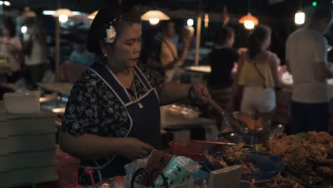 Street-food-vendor-frying-fried-chicken-to-sell,-street-food-in-Krabi,-Thailand