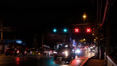 Tráfico-Nocturno-En-La-Ciudad-De-Bangkok