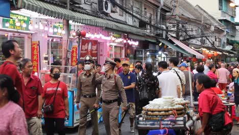 Massen-Von-Menschen-Genießen-Das-Chinesische-Neujahr-In-China-Town-Bangkok