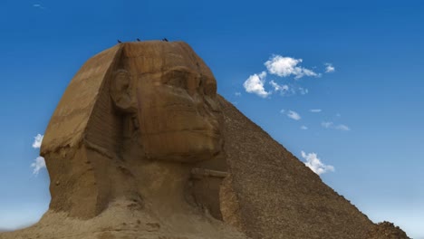 Timelapse-of-the-famous-Sphinx-with-great-pyramids-in-Giza-valley,-Cairo,-Egypt