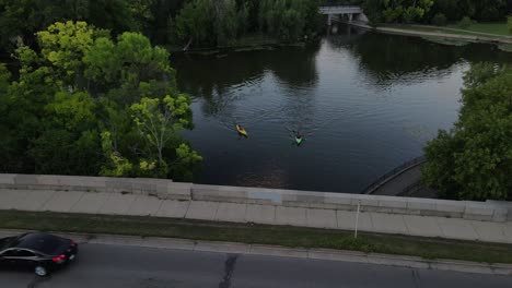 Kayakers-in-Lake-Calhound-in-Minneapolis