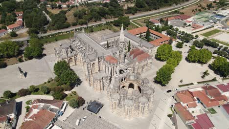 Aerial-approaching-Batalha-Monastery,-Leiria,-Portugal