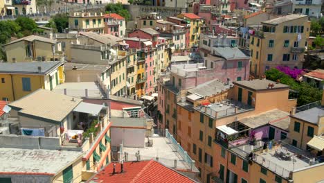 4K-Luftaufnahmen-Von-Riomaggiore,-Cinque-Terre-In-Italien