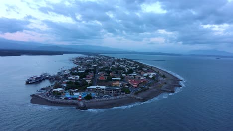 Ciudad-De-Puntarenas-En-Costa-Rica,-Vista-Aérea-De-Drones-Al-Atardecer,-Hora-Azul
