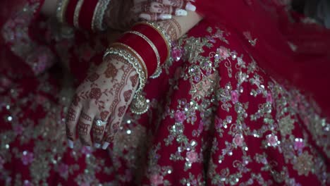 Indian-bride-with-hands-tattooed-with-henna-on-wedding-day