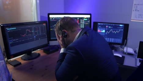 Trader-loses-money-on-the-cryptocurrency-forex-trading-market-crash