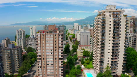 Vista-Aérea-De-Edificios-De-Apartamentos-De-Gran-Altura-En-El-Extremo-Oeste-De-Vancouver,-Columbia-Británica,-Canadá