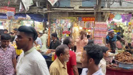 Open-air-fast-food-and-sweet-stall-in-a-street-food-market-at-Chawk-Bazaar,-Dhaka,-Bangladesh