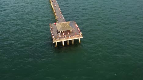 Crowd-of-sightseers-at-Historic-Naples-Pier