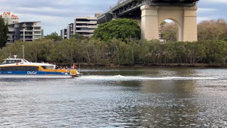 Popular-river-cruise,-free-public-transportation,-citycat-ferry-boat-sailing-across-Brisbane-river-on-a-tranquil-afternoon,-central-district,-Queensland,-Australia,-static-shot