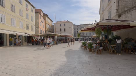 Slow-motion-view-of-the-fruit-square-in-Split,-Croatia