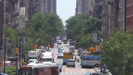 New-York-city-steet-view-at-a-busy-time-of-the-day