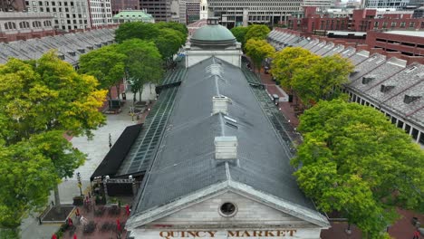 Quincy-Market-Im-Marktplatzgebäude-In-Der-Innenstadt-Von-Boston