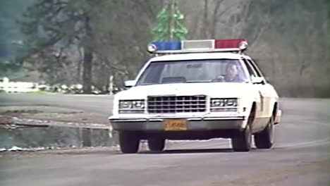 1984-Coche-De-La-Policía-Estatal-De-Oregon-Conduciendo-Por-Carretera