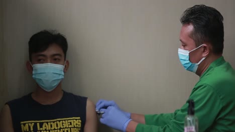 Close-up-of-a-Doctor-making-a-vaccination-in-the-shoulder-of-patient,-Flu-Vaccination-Injection-on-Arm,-coronavirus,-covid-19-vaccine-disease-preparing-for-human-clinical-trials-vaccination-shot