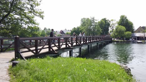 Burgbrücke-Trakai-In-Litauen
