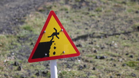 Warning-sign-in-Iceland-cautioning-against-the-danger-of-falling-off-a-cliff