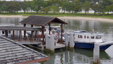 Una-Vista-Del-Muelle-Bumboat-En-La-Terminal-De-Ferry-De-Changi-Point-En-Singapur