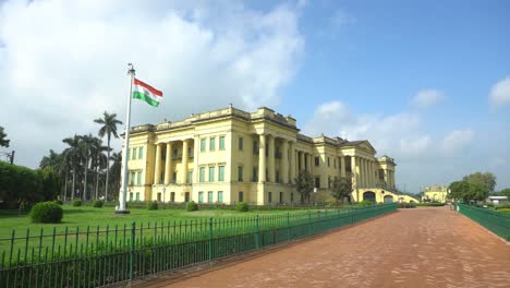 El-Monumento-Hazarduari-En-Murshidabad,-Perteneciente-Al-Estudio-Arqueológico-De-La-India,-Fue-Construido-Por-Nawab-Nazim-Humayun-Jha-En-1829